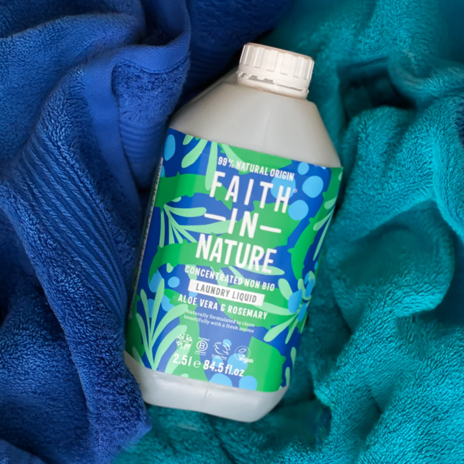 Aloe Vera & Rosemary Laundry Liquid - 2.5L - Image 3