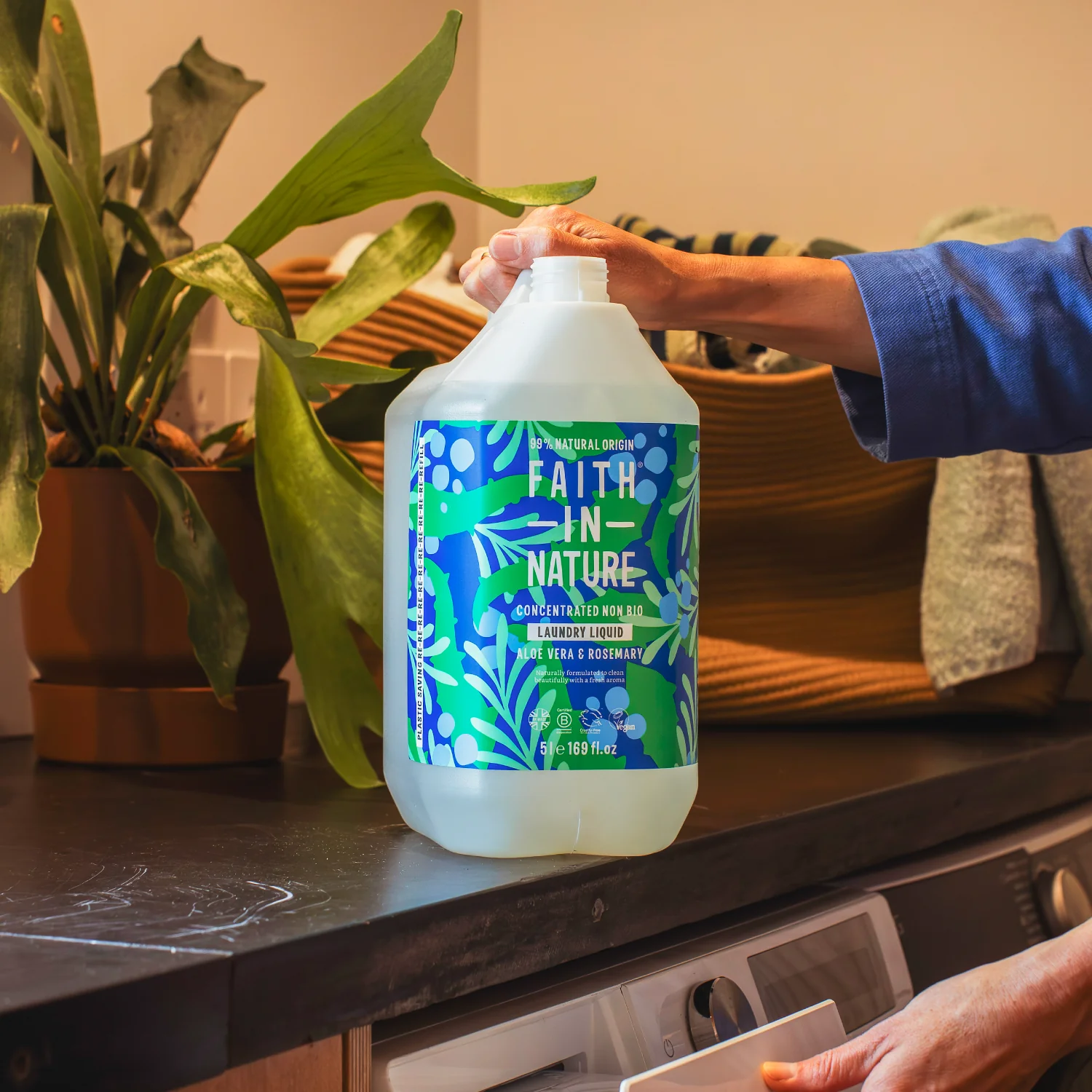 Aloe Vera & Rosemary Laundry Liquid - 5L - Image 6