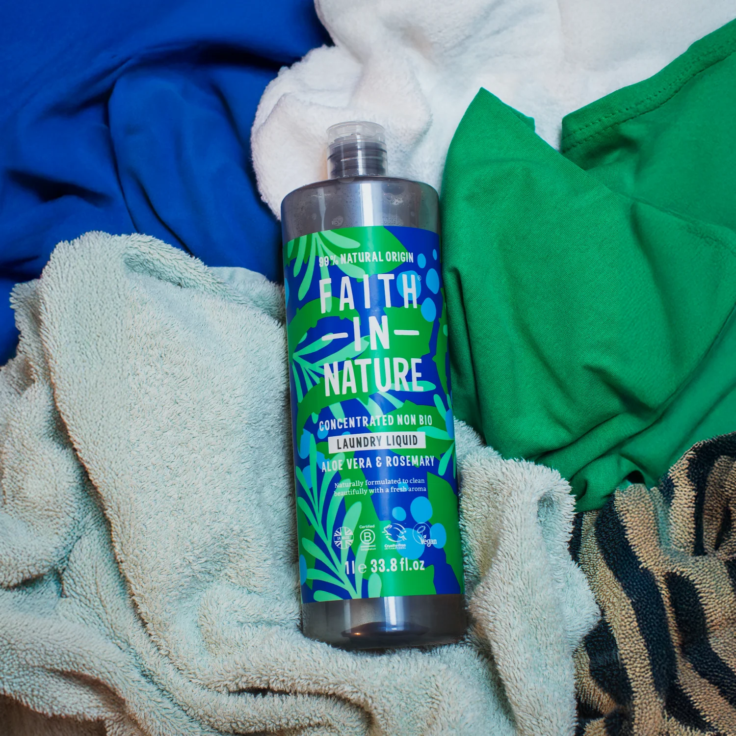 Aloe Vera & Rosemary Laundry Liquid - 1L - Image 3