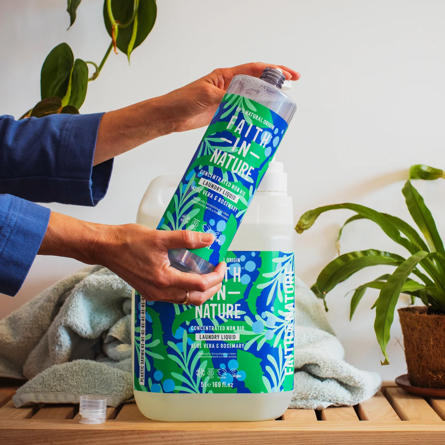 Aloe Vera & Rosemary Laundry Liquid - 1L - Image 6